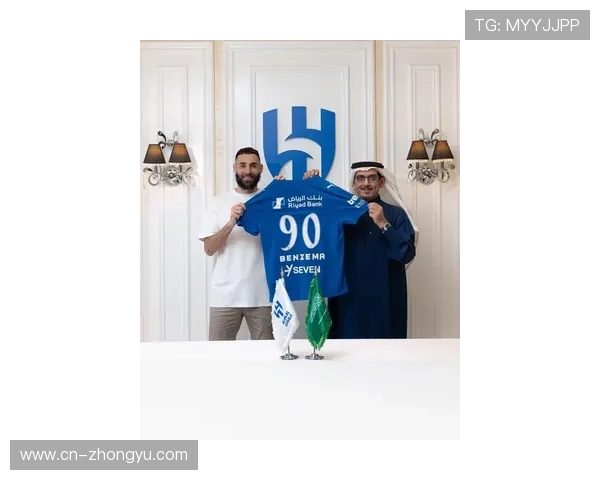 本泽马与利雅得新月达成半年短约，正谈判后续合同